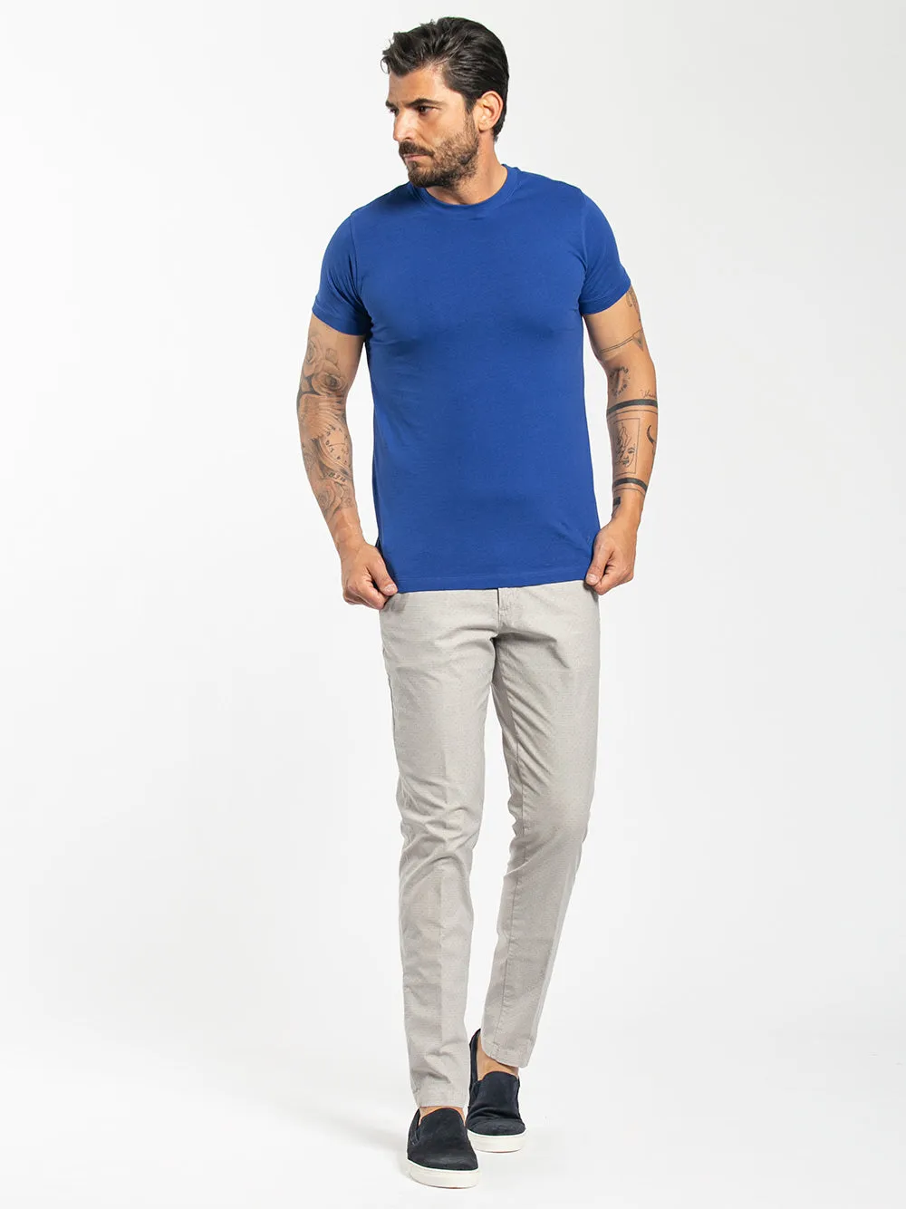 Pantalone slim fit con microstampa